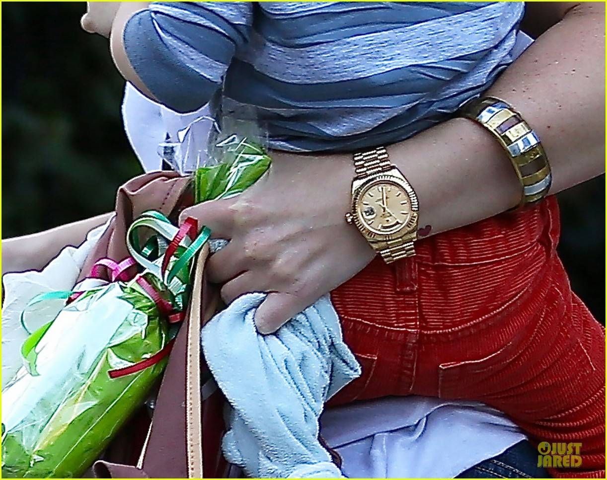 Hilary Duff Steps Out Without Wedding Ring: Photo 3030523 For Hilary Duff Wedding Rings (View 6 of 15)