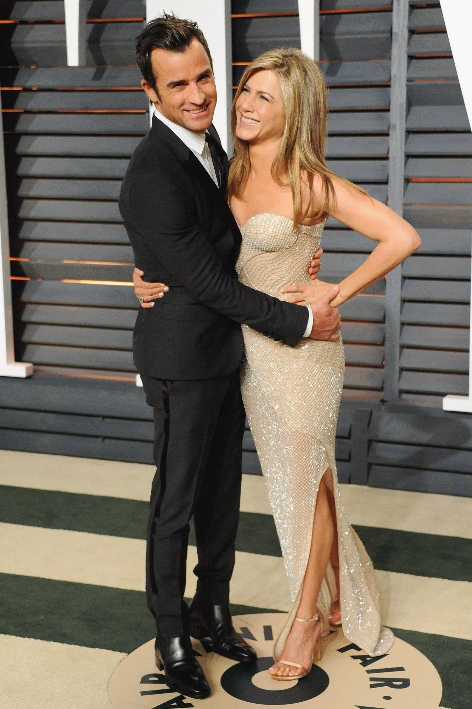 Jennifer Aniston, Justin Theroux Wedding Pictures, Wedding Dress With Jennifer Aniston Wedding Rings (View 4 of 15)