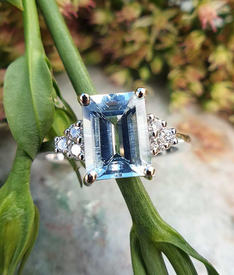 18ct White Gold Aquamarine And Diamond Ring Throughout Aquamarine And Diamond Rings (View 18 of 25)
